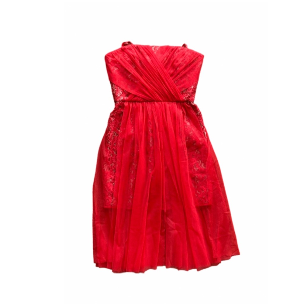 BCBGMAXAZRIA size 4 strapless red cocktail dress. Lace, layered with tulle